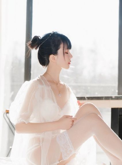 客厅诱亲女乱尝-迅雷影院电影无删减版